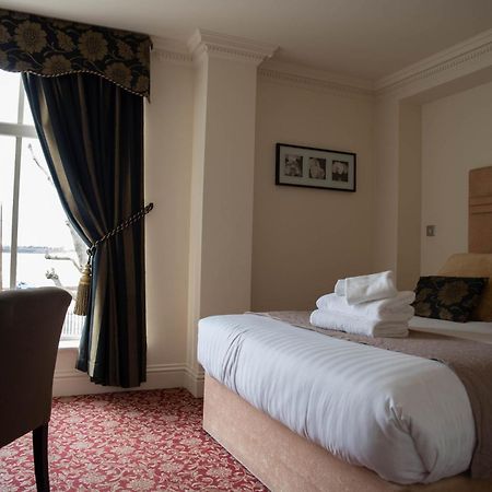 The Clarendon Royal Community Hotel Gravesend Exterior photo