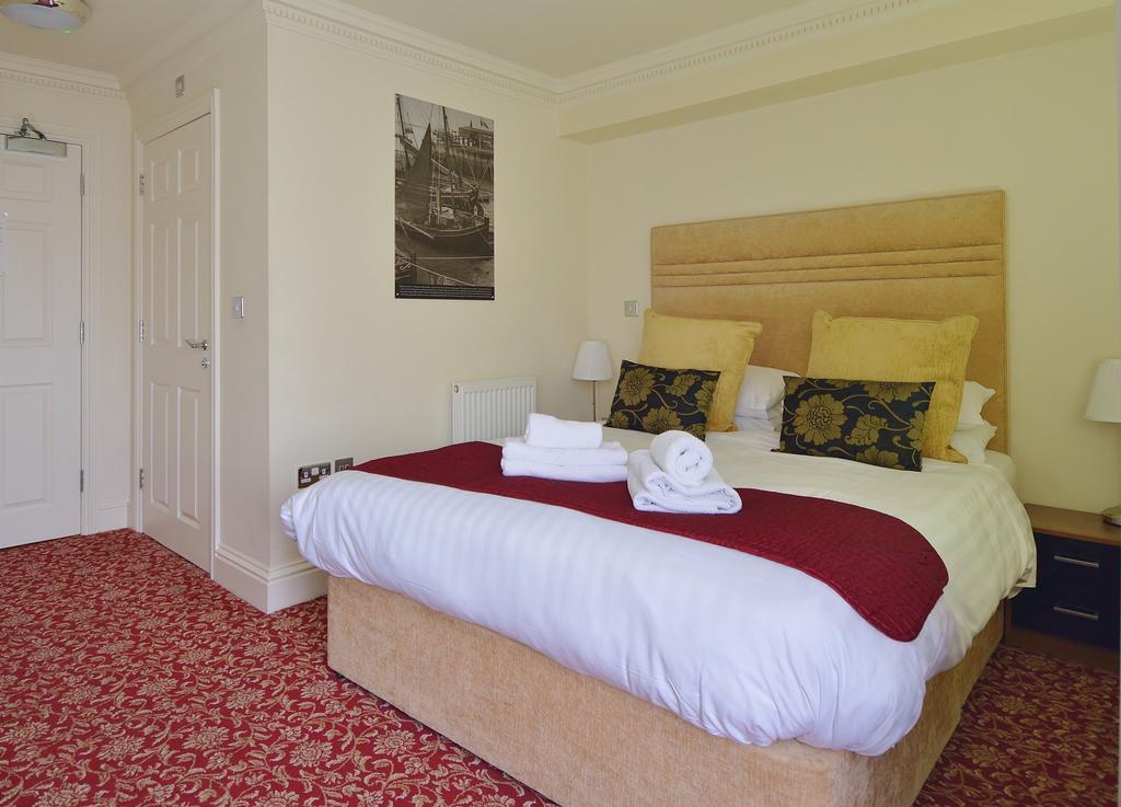 The Clarendon Royal Community Hotel Gravesend Exterior photo